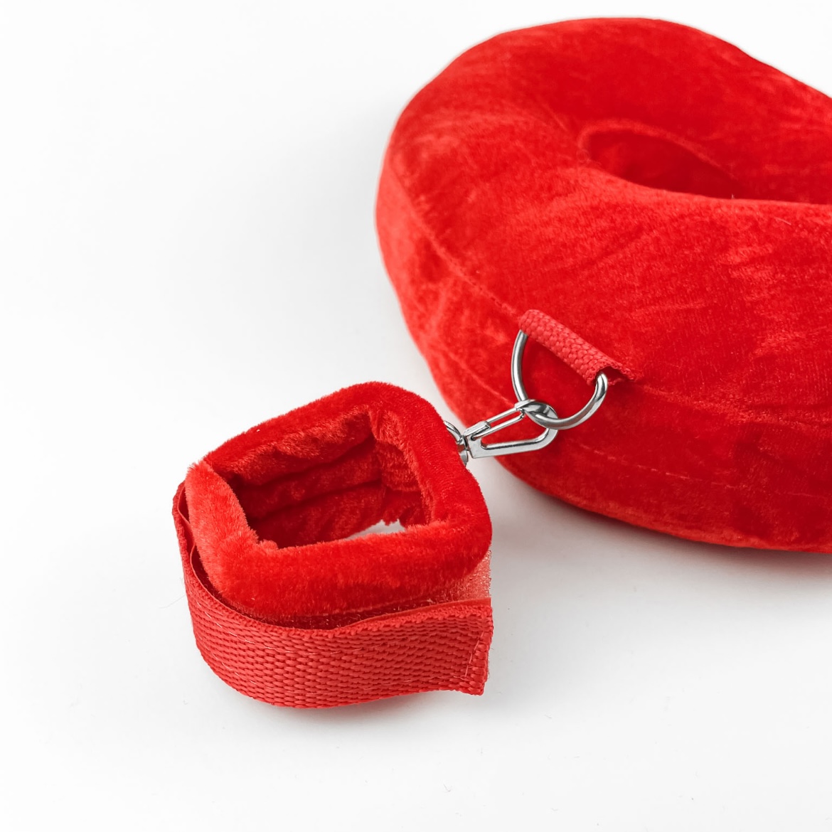 Набор БДСМ для фиксации с подушкой (красный)